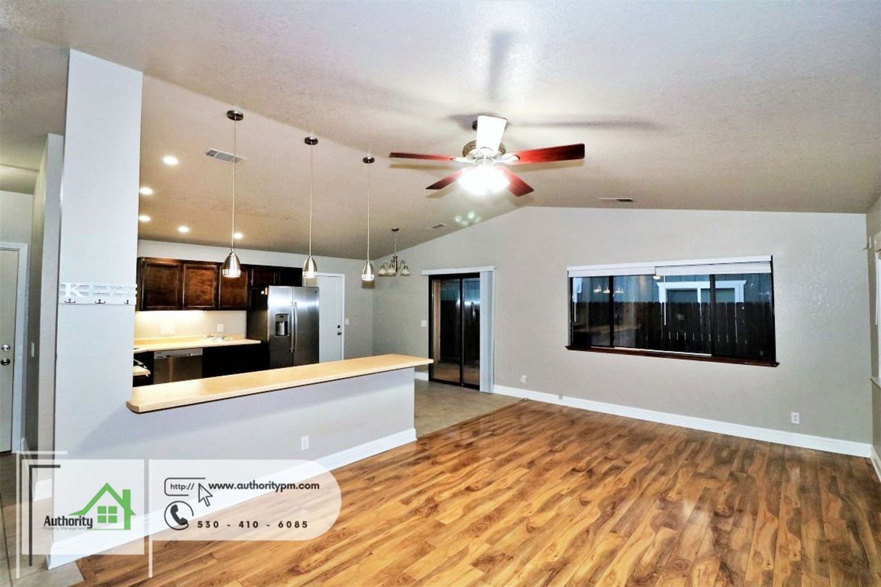 1947 Mary Lake Dr - Photo 4 of 23