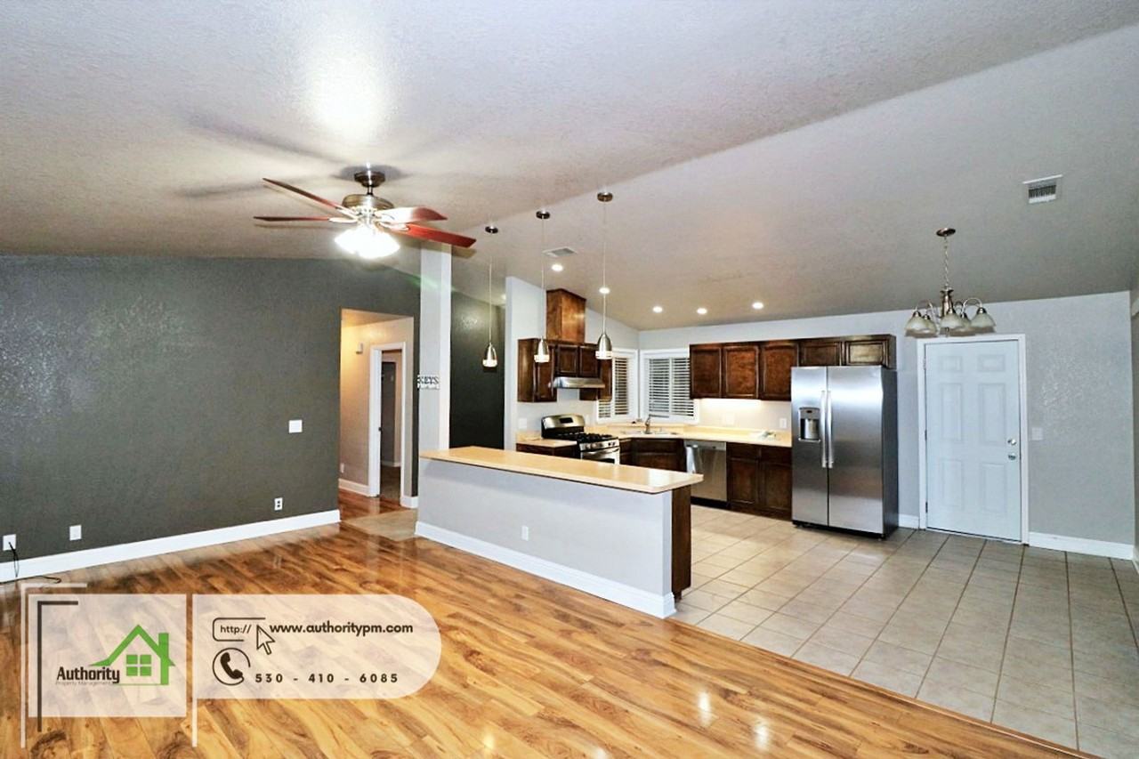 1947 Mary Lake Dr - Photo 5 of 23