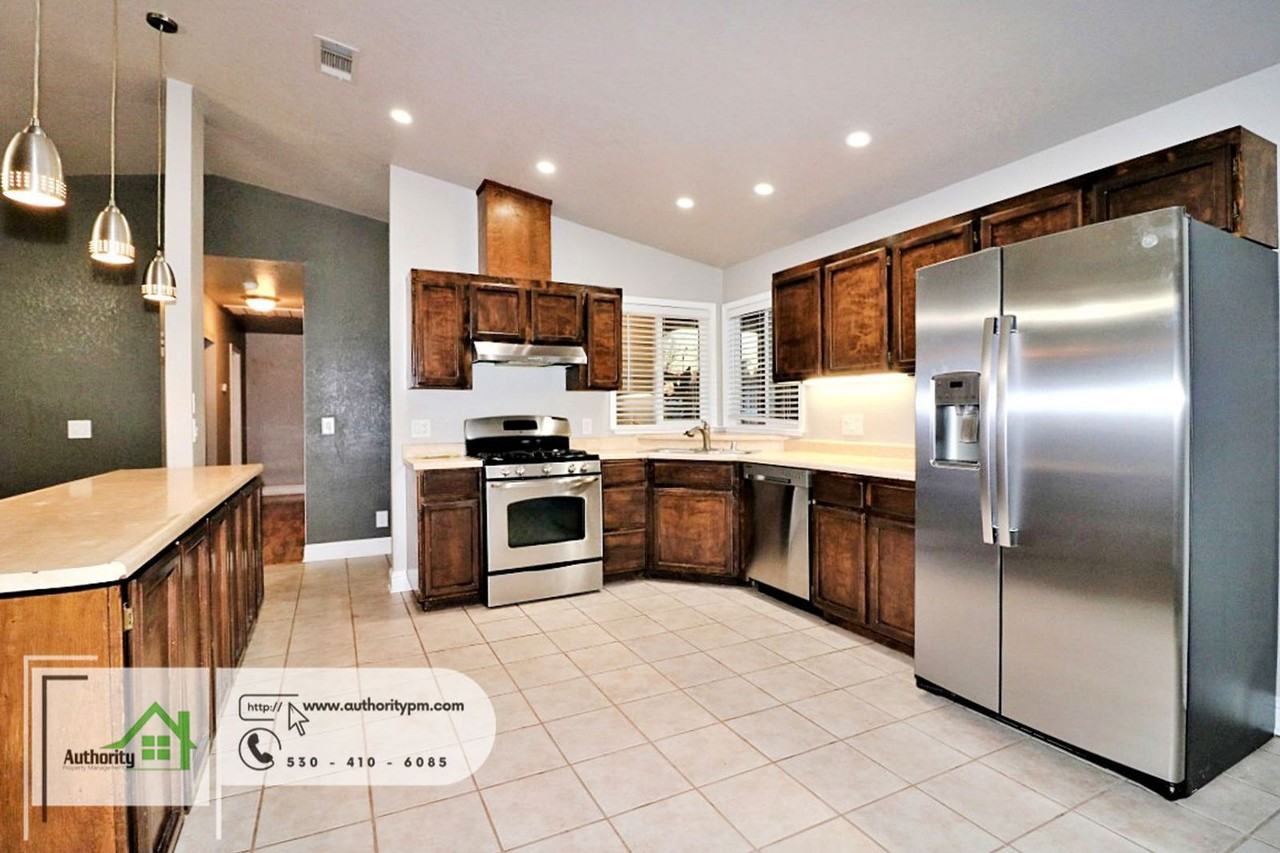 1947 Mary Lake Dr - Photo 6 of 23