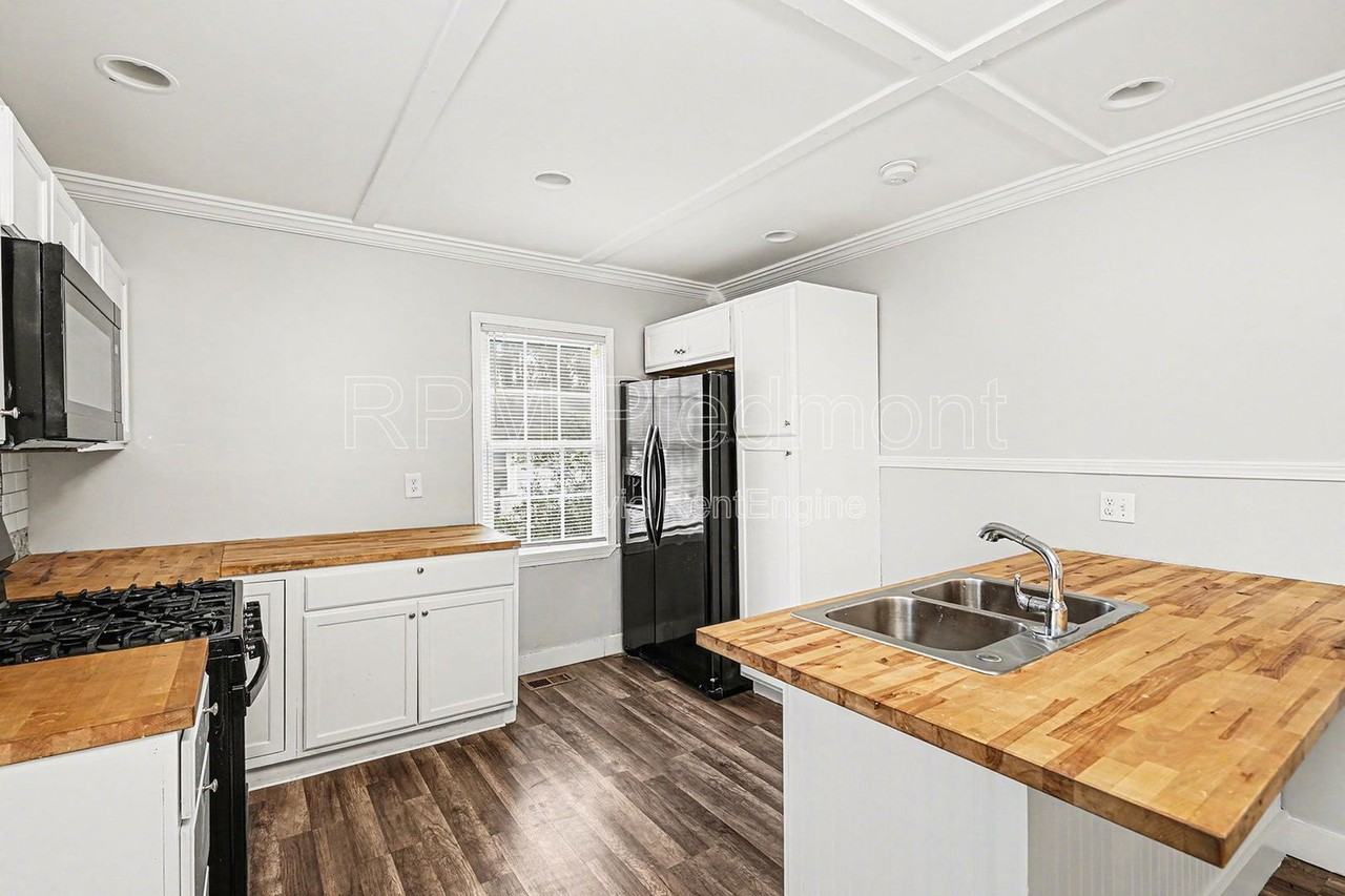 2135 Jernigan Dr Se - Photo 3 of 26