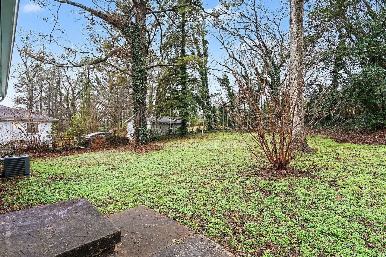 2135 Jernigan Dr Se - Photo 4 of 26