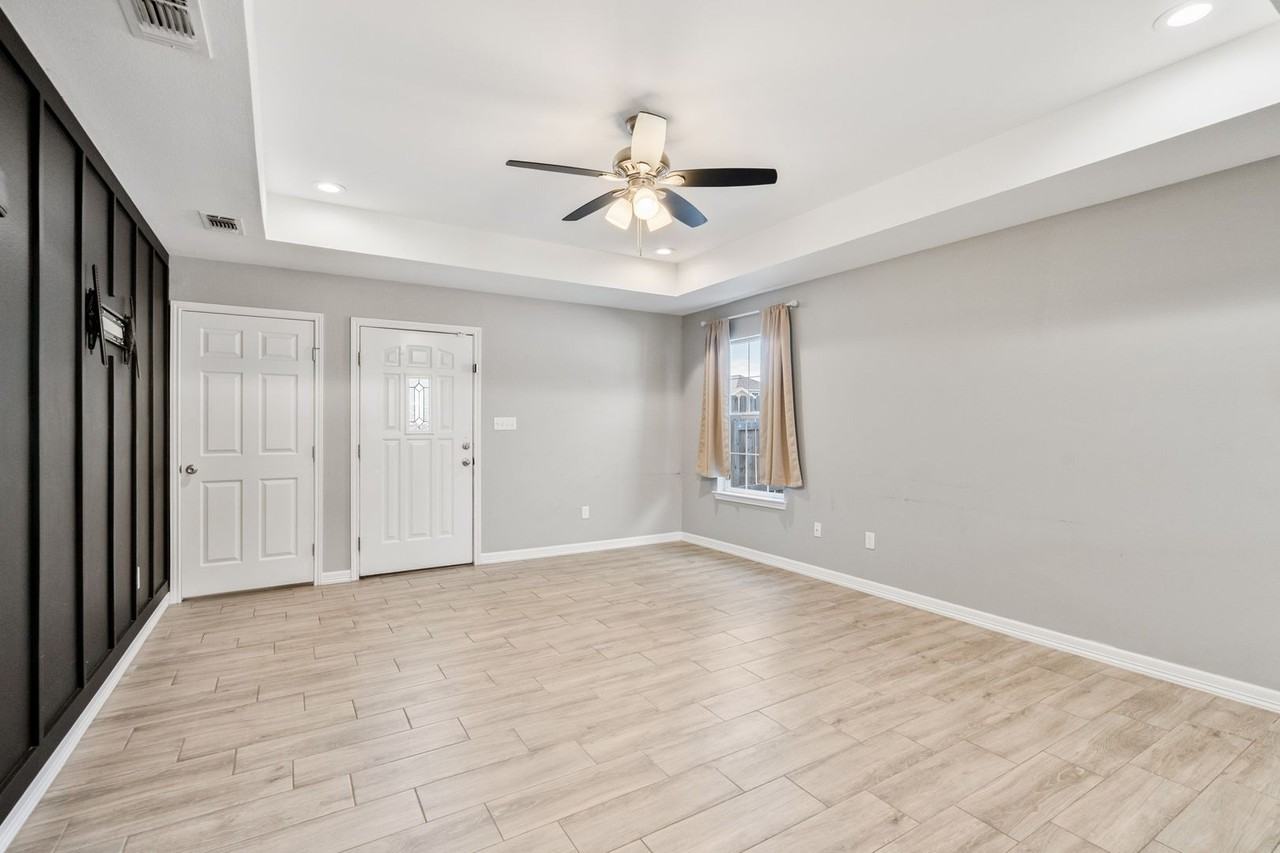 1020 Tesoro Pass - Photo 4 of 21