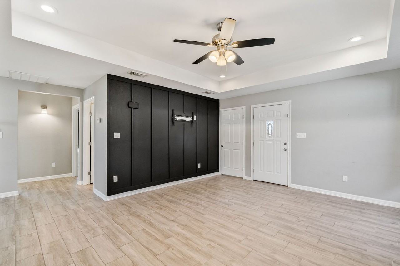 1020 Tesoro Pass - Photo 5 of 21