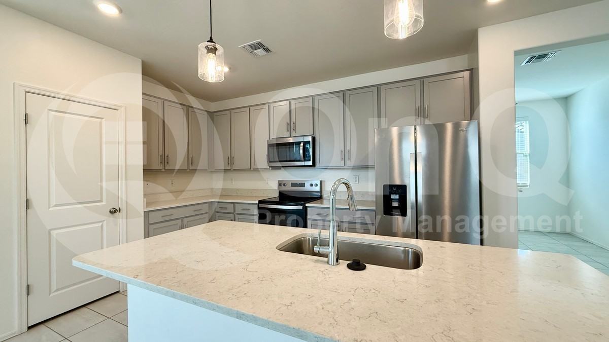 8343 W Illini St - Photo 6 of 20