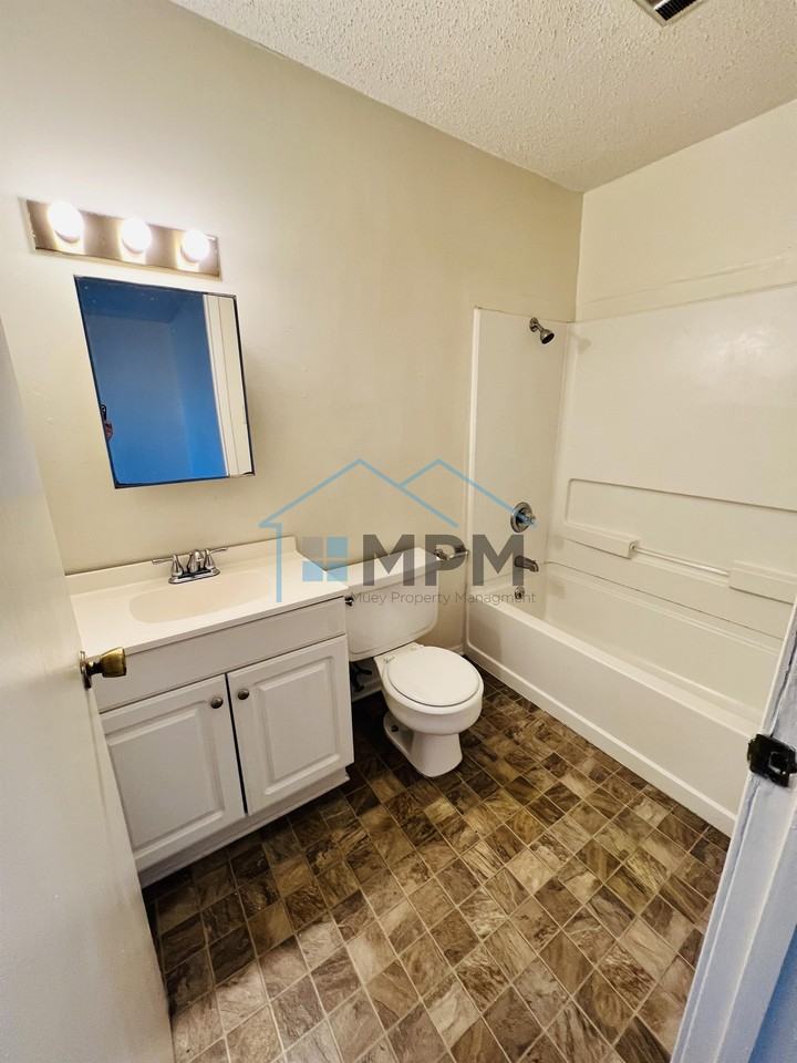 9 Briarwood Cir #1 - Photo 7 of 13