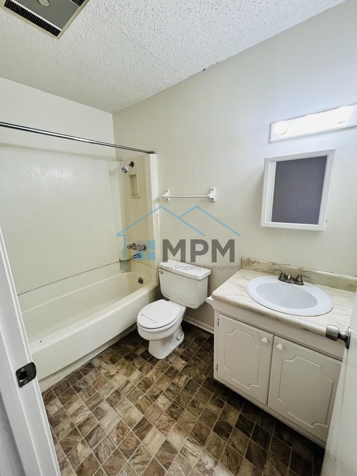 9 Briarwood Cir #1 - Photo 2 of 13