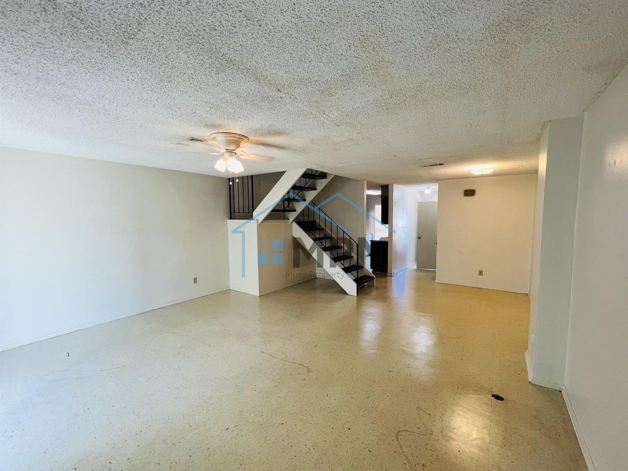 9 Briarwood Cir #1 - Photo 3 of 13