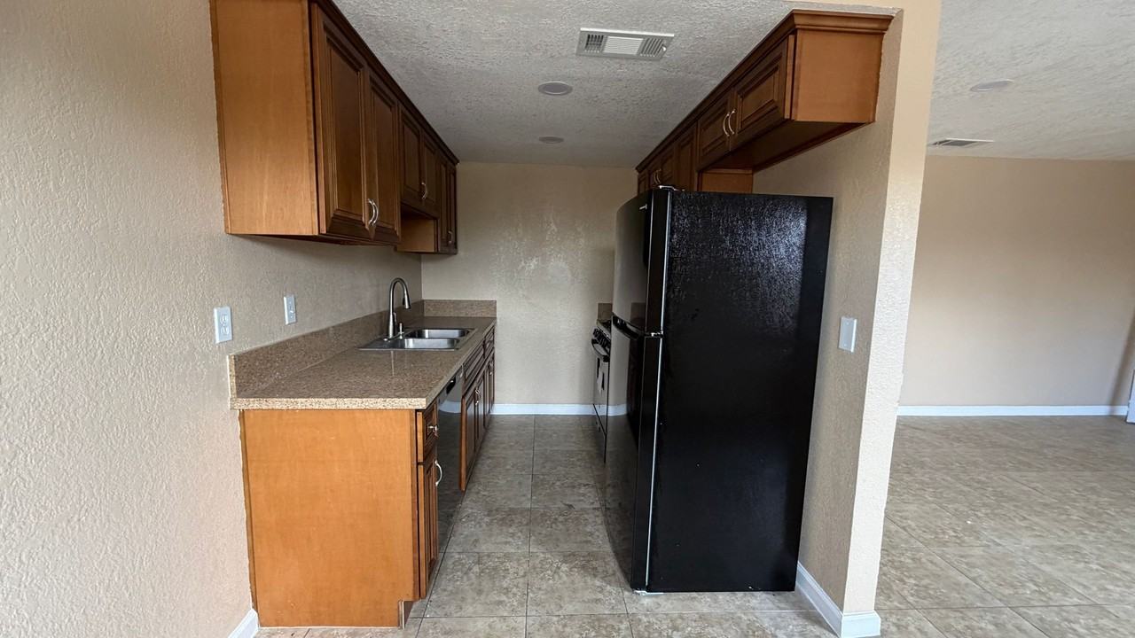 1447 Pumalo St #6 - Photo 4 of 15