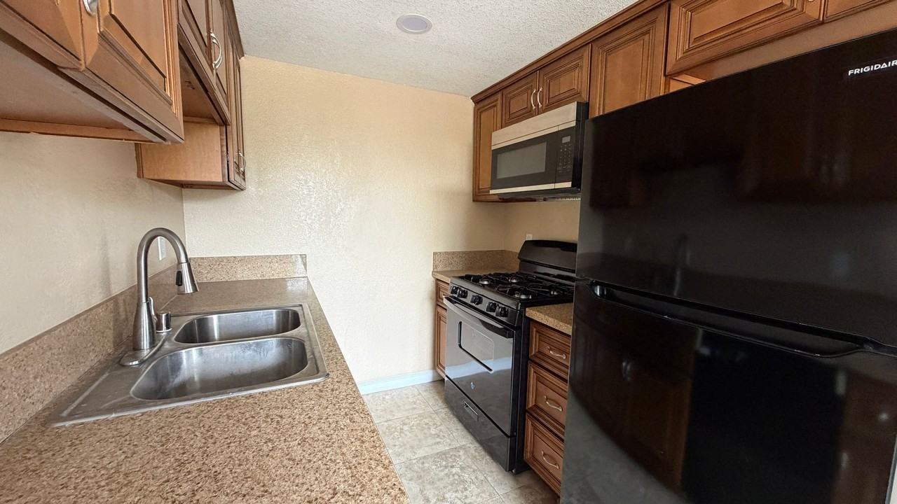 1447 Pumalo St #6 - Photo 5 of 15