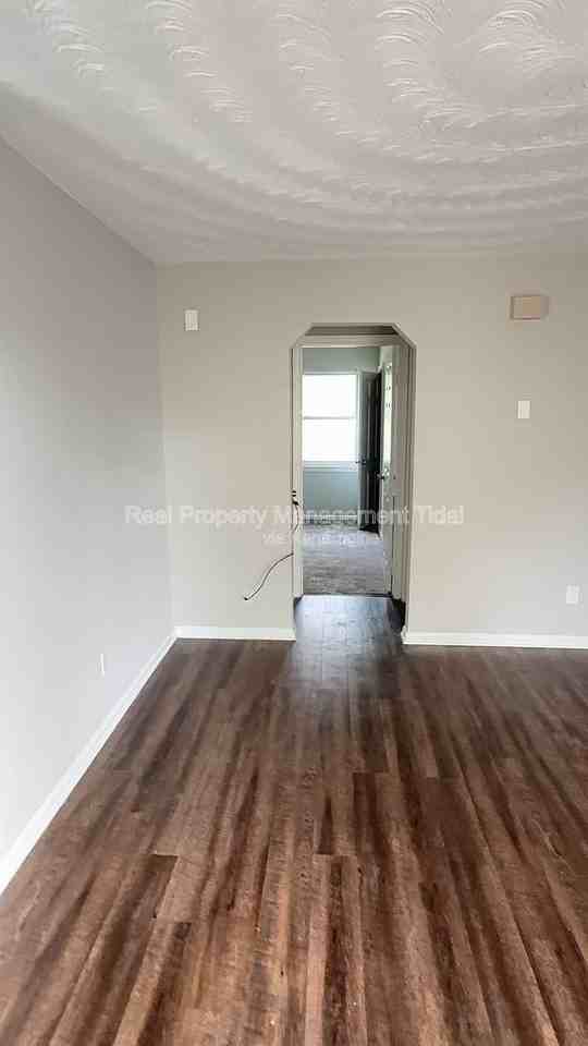 6255 Alexander St #17 - Photo 3 of 12