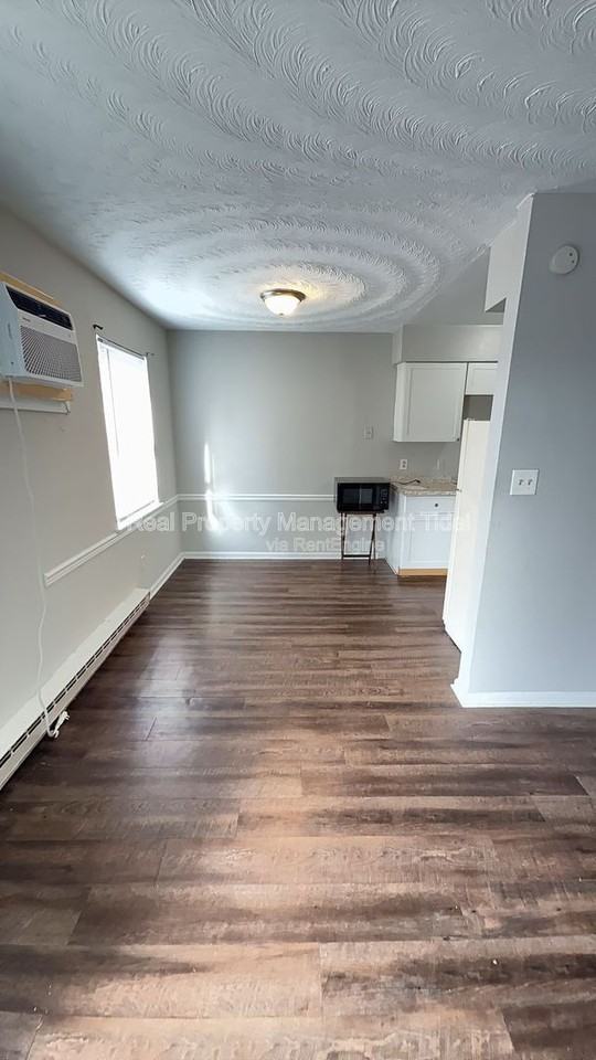 6255 Alexander St #17 - Photo 4 of 12