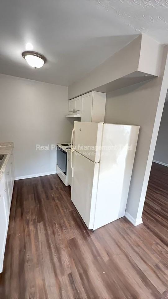 6255 Alexander St #17 - Photo 7 of 12