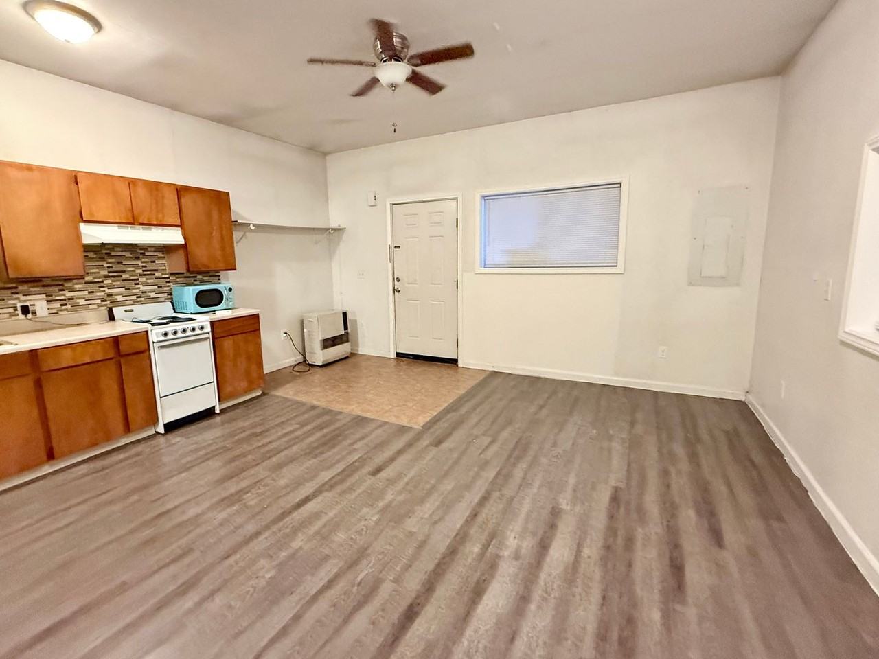 2426 Burtis Ave - Photo 3 of 10