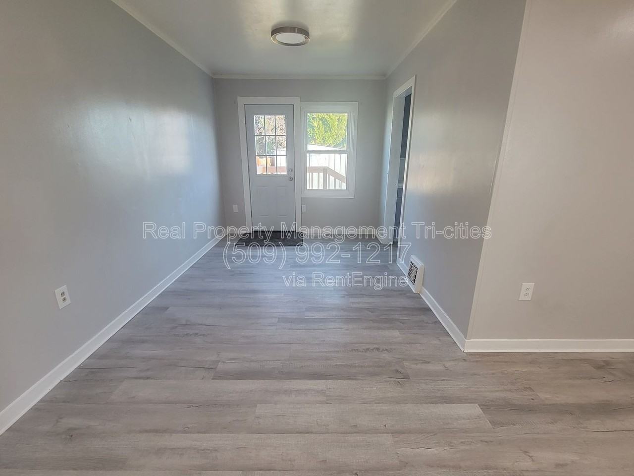 400/402 Barth Ave #400A - Photo 5 of 14