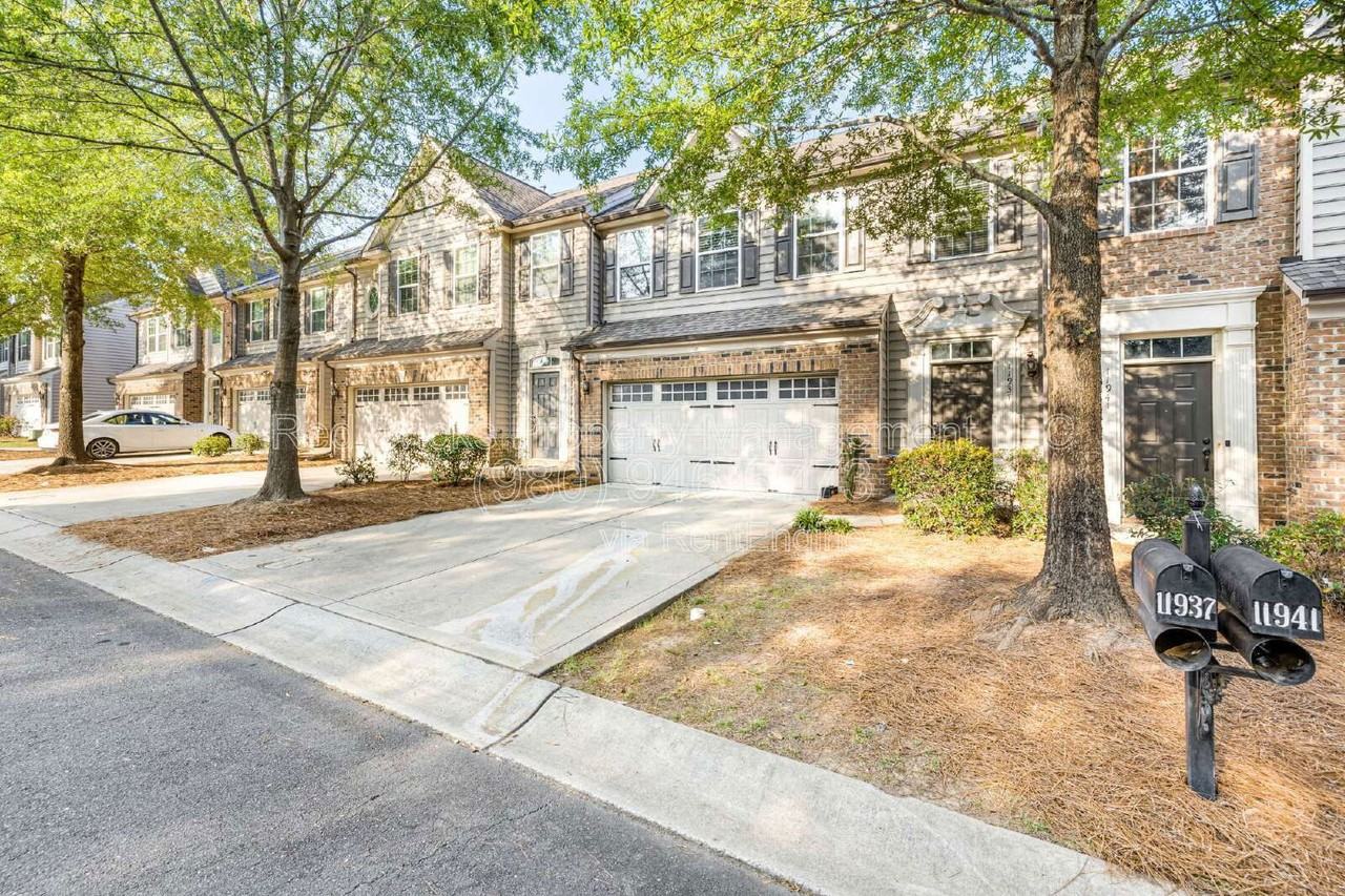 11937 Elizabeth Madison Ct - Photo 3 of 19