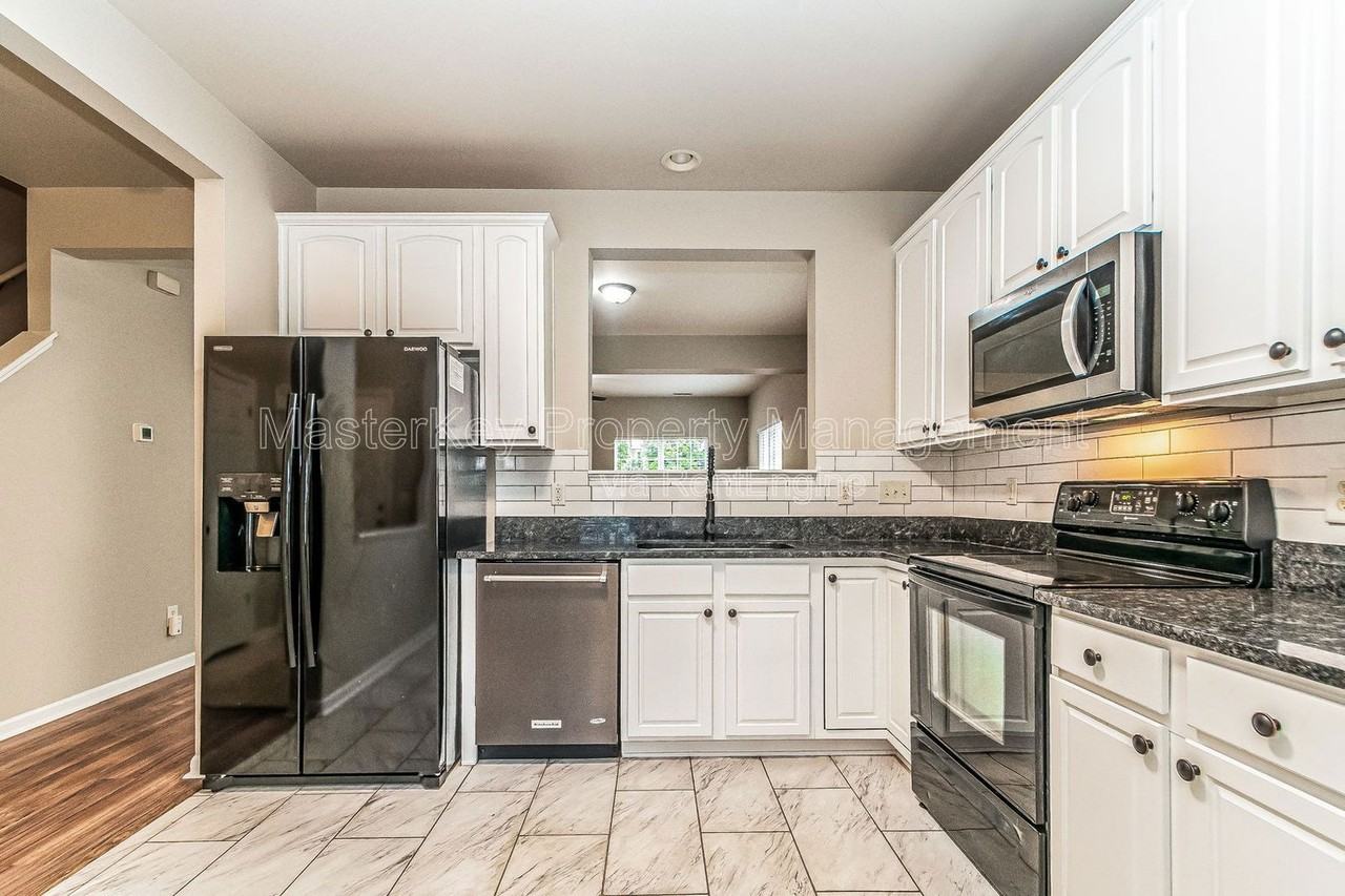 123 Baberton Dr - Photo 4 of 28