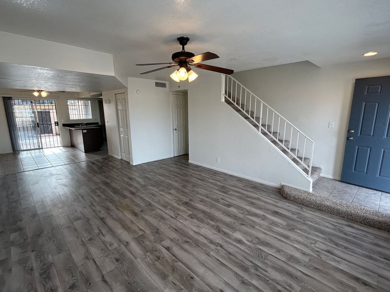 5827 N 59th Dr - Photo 4 of 17