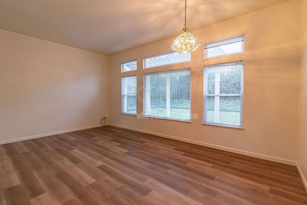 4142 Pinehurst Cir - Photo 7 of 32