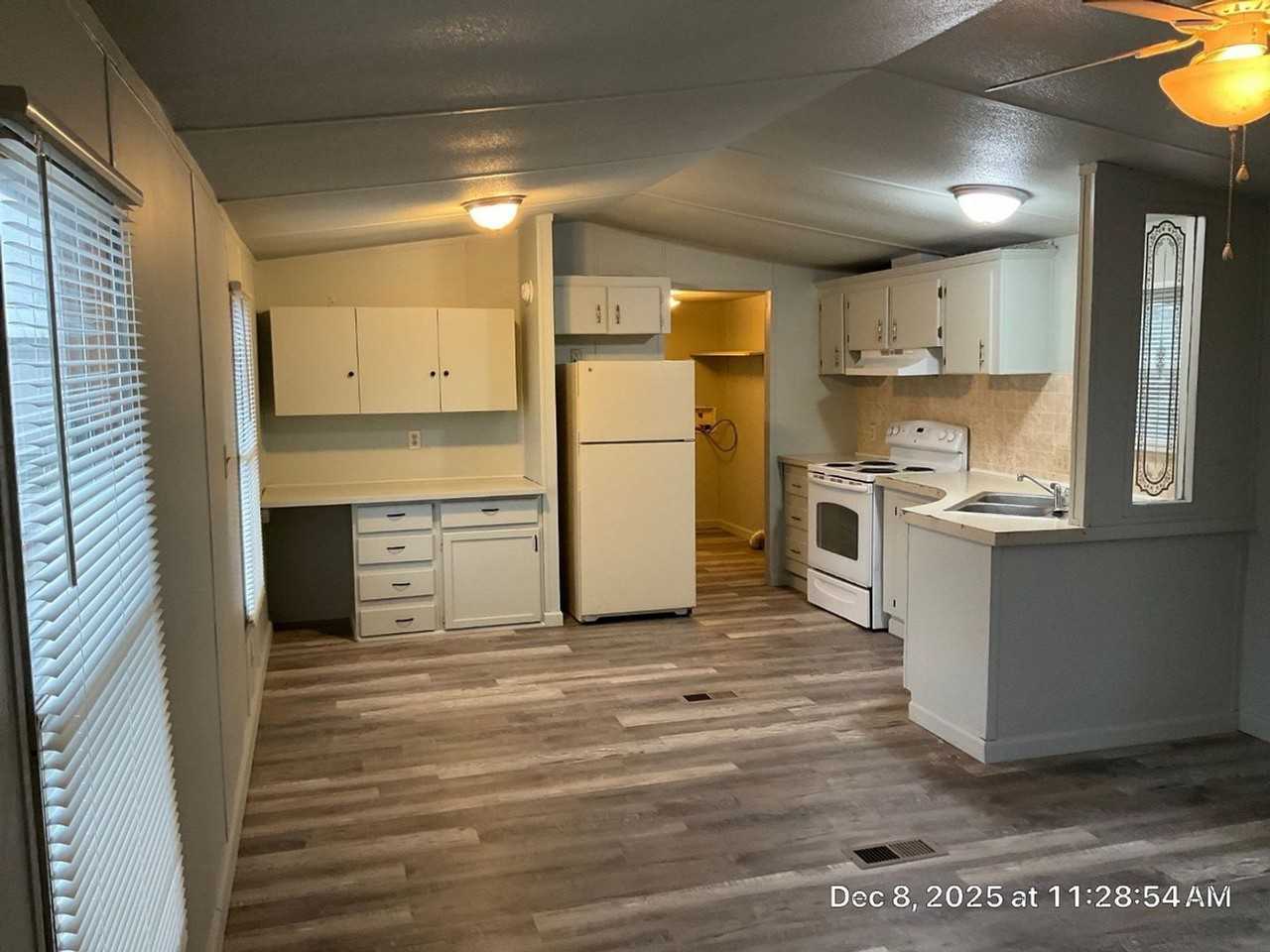 108 Eakins Dr - Photo 4 of 18