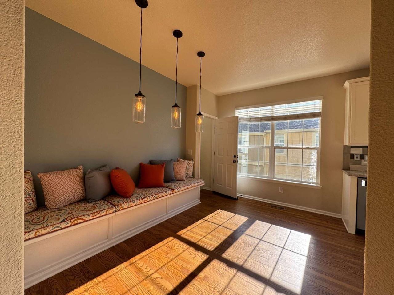 631 Hanging Rock Pl - Photo 4 of 34