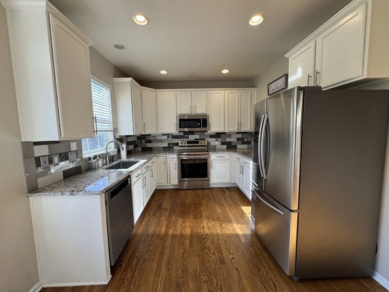 631 Hanging Rock Pl - Photo 5 of 34