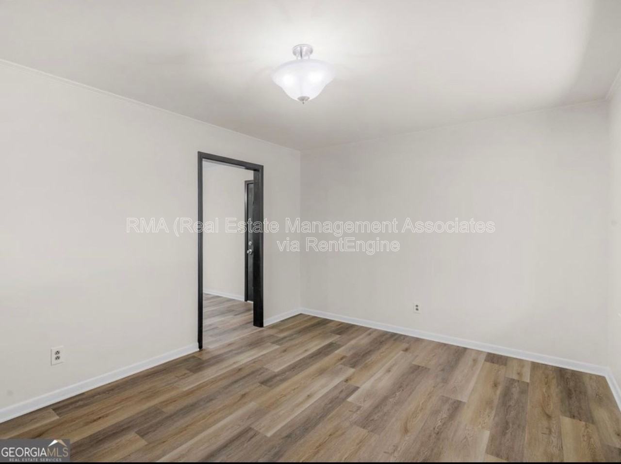 3548 Meadowview Ct - Photo 3 of 11