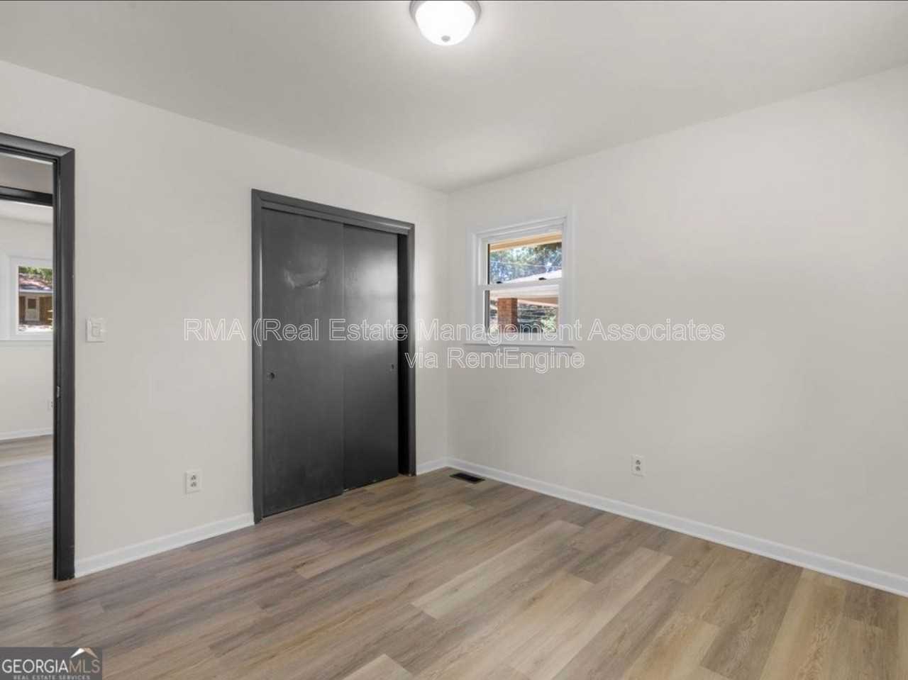 3548 Meadowview Ct - Photo 5 of 11