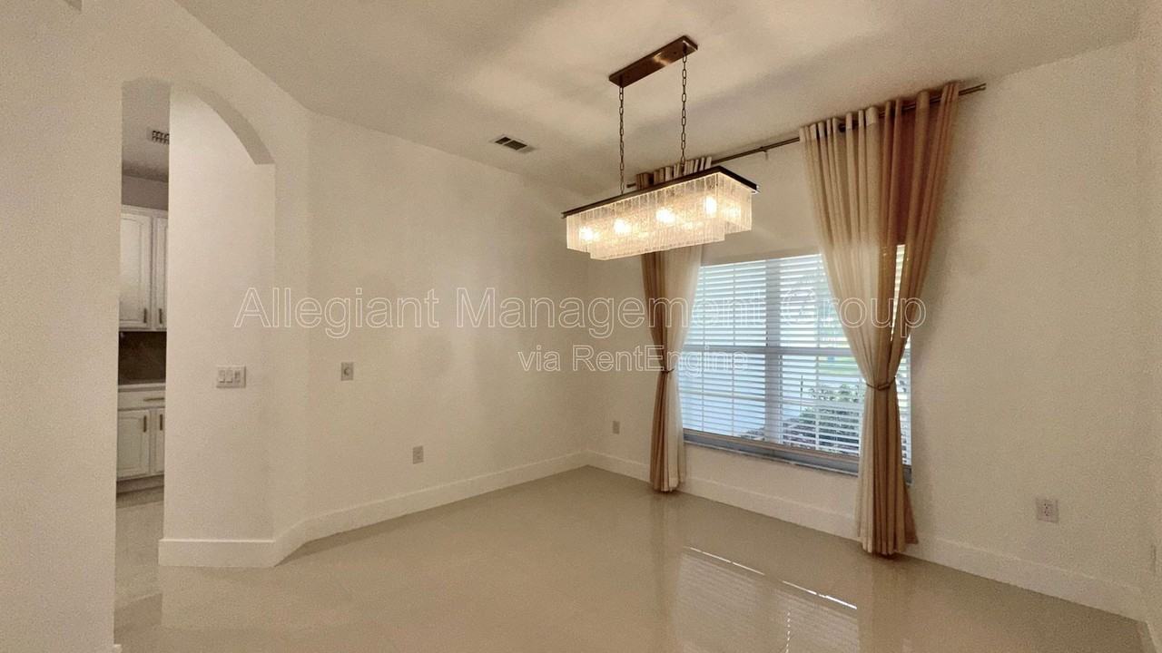 759 Largo Pass - Photo 5 of 24