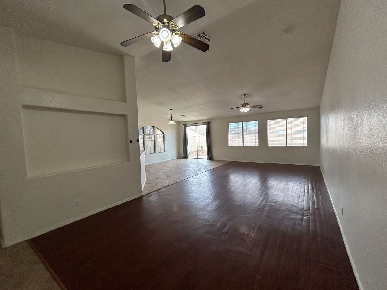 2202 W Carter Rd - Photo 6 of 22