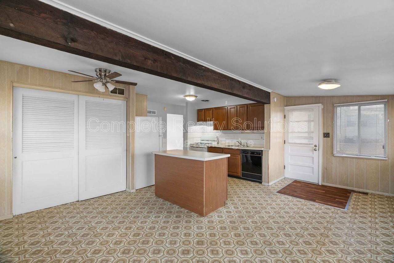 1509 Fathom Dr - Photo 5 of 31