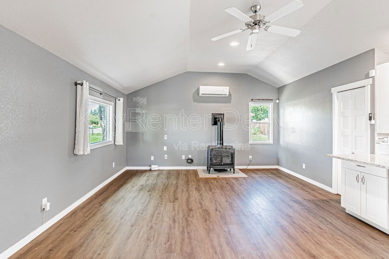 6405 W Jefferson Pl - Photo 3 of 48