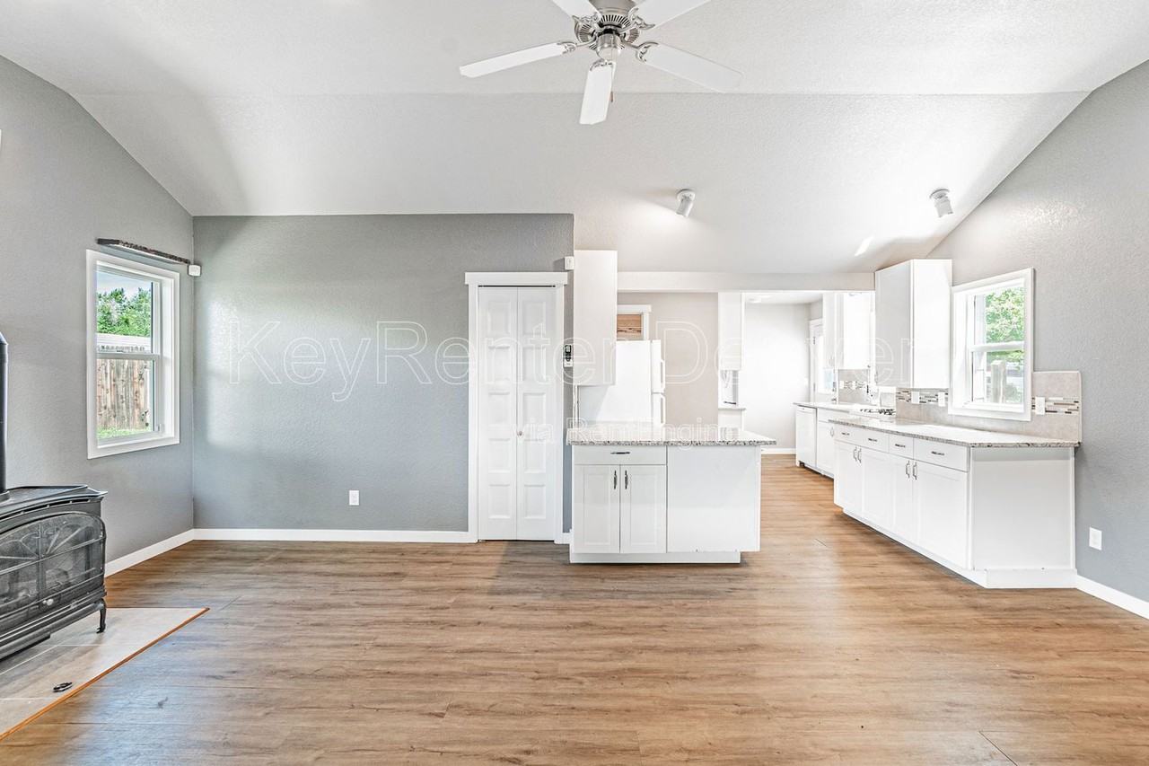 6405 W Jefferson Pl - Photo 4 of 48