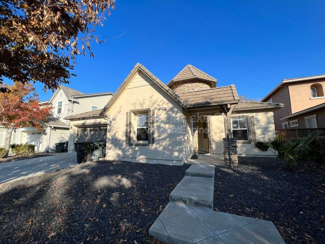 724 Shelli St - Photo 2 of 47