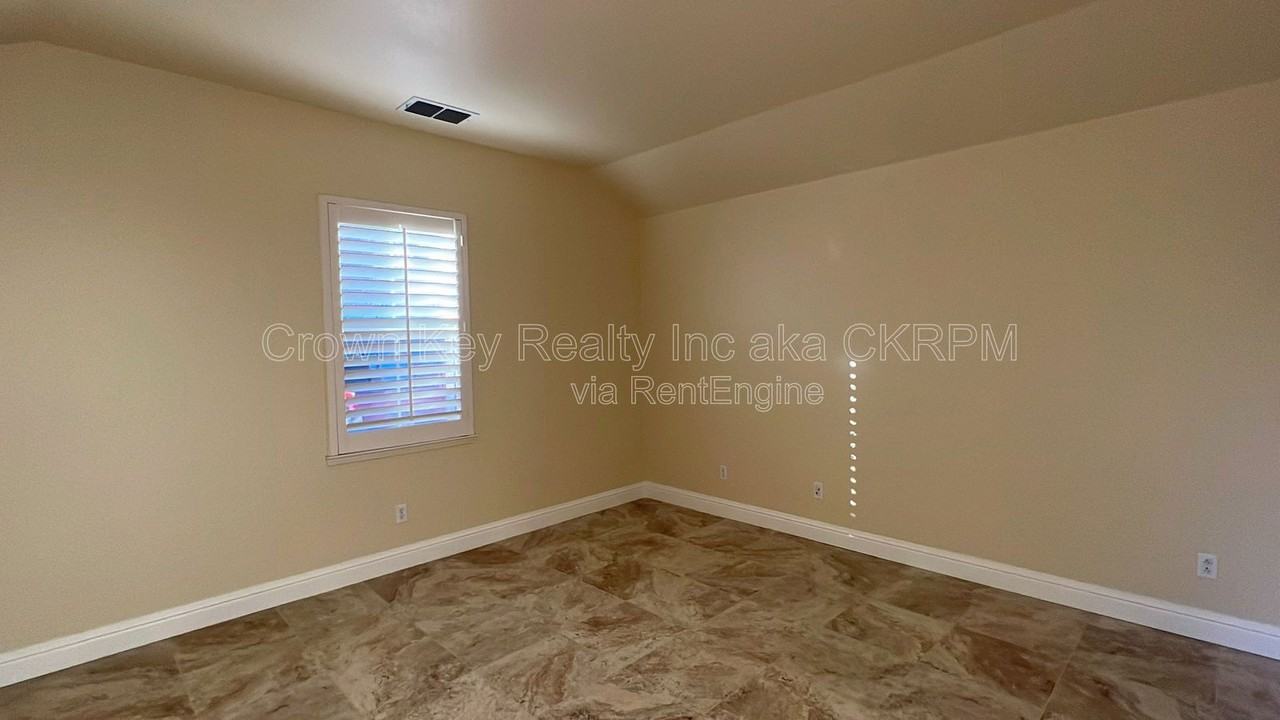 724 Shelli St - Photo 6 of 47