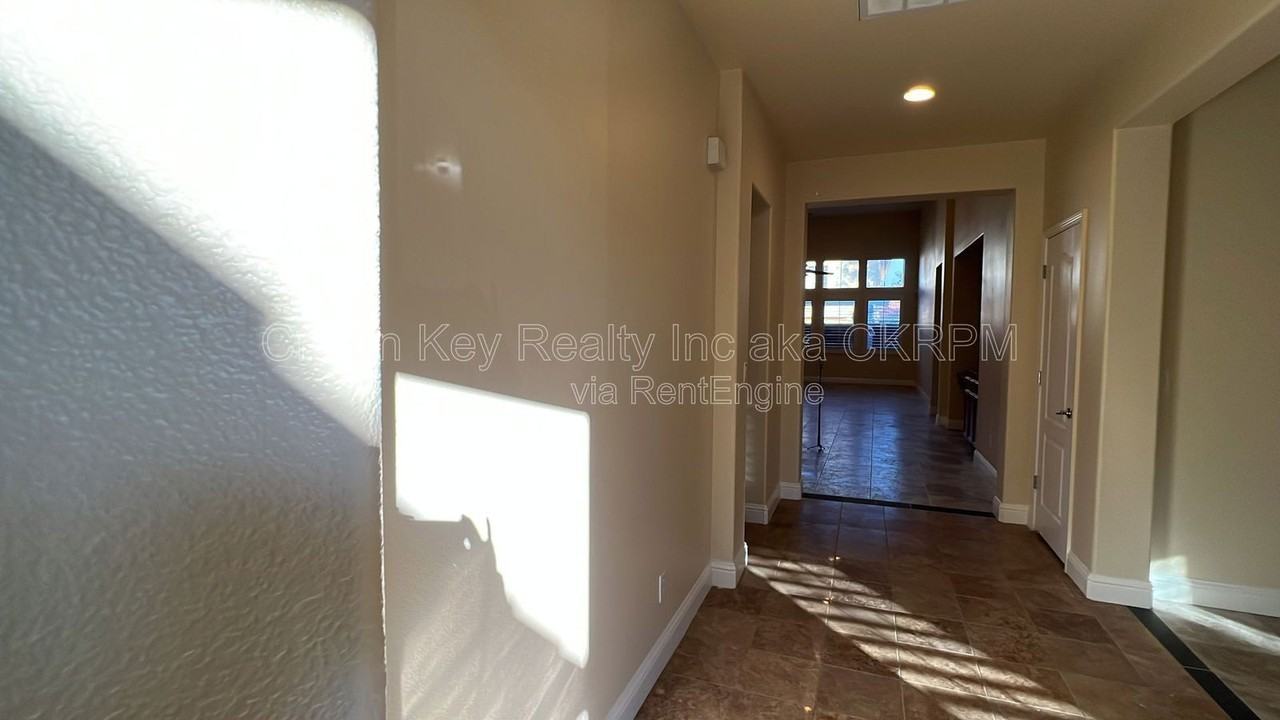 724 Shelli St - Photo 7 of 47