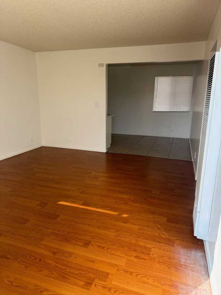 13701 Yukon Ave - Photo 2 of 11