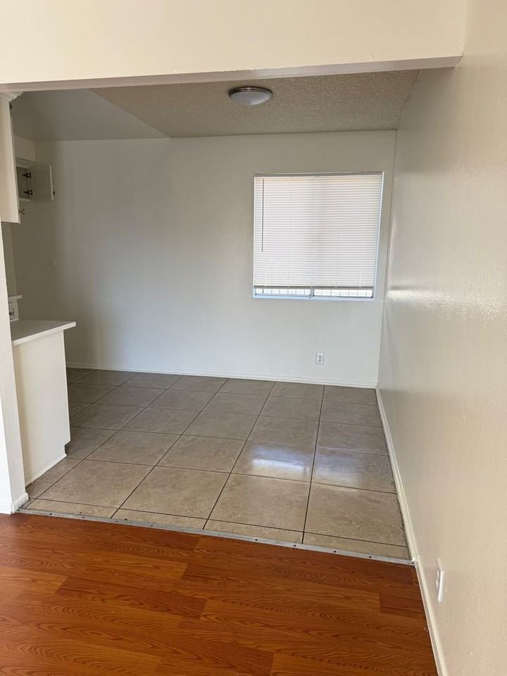 13701 Yukon Ave - Photo 3 of 11