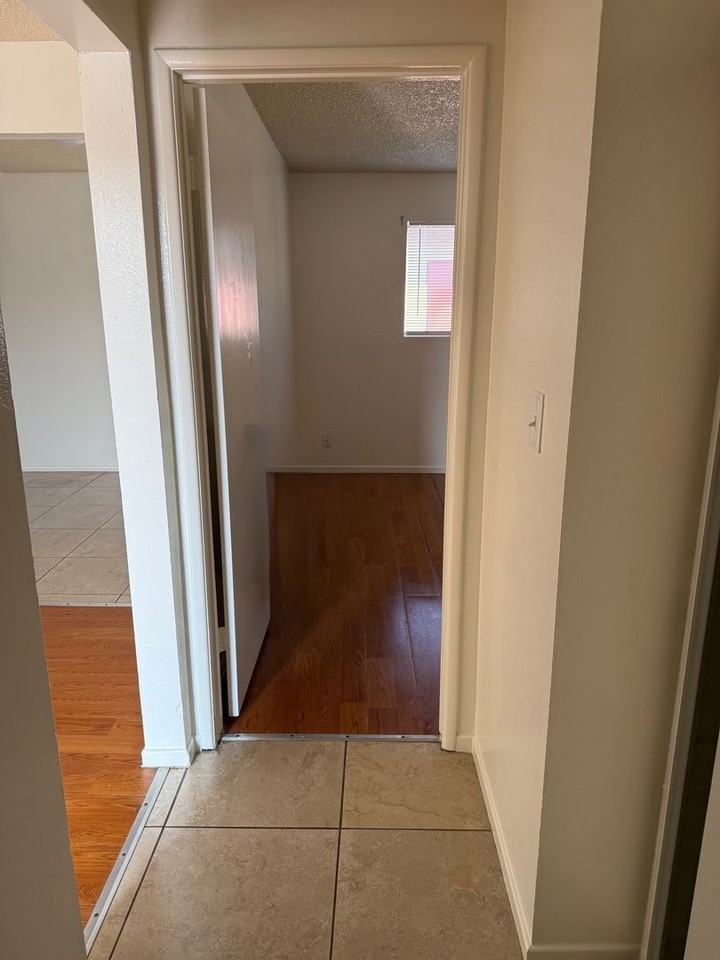 13701 Yukon Ave - Photo 7 of 11