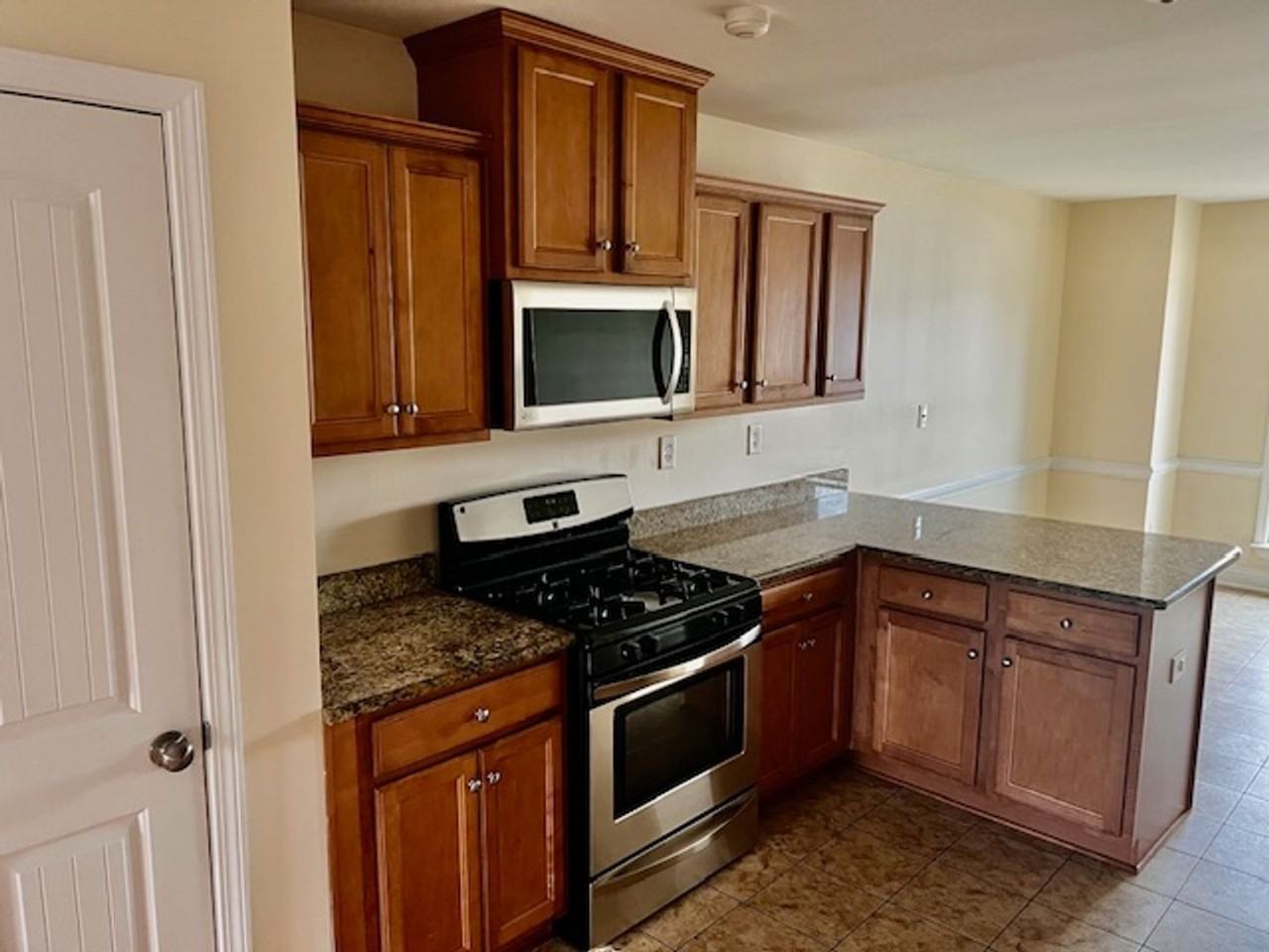 9030 Dawes Oak Dr - Photo 2 of 21