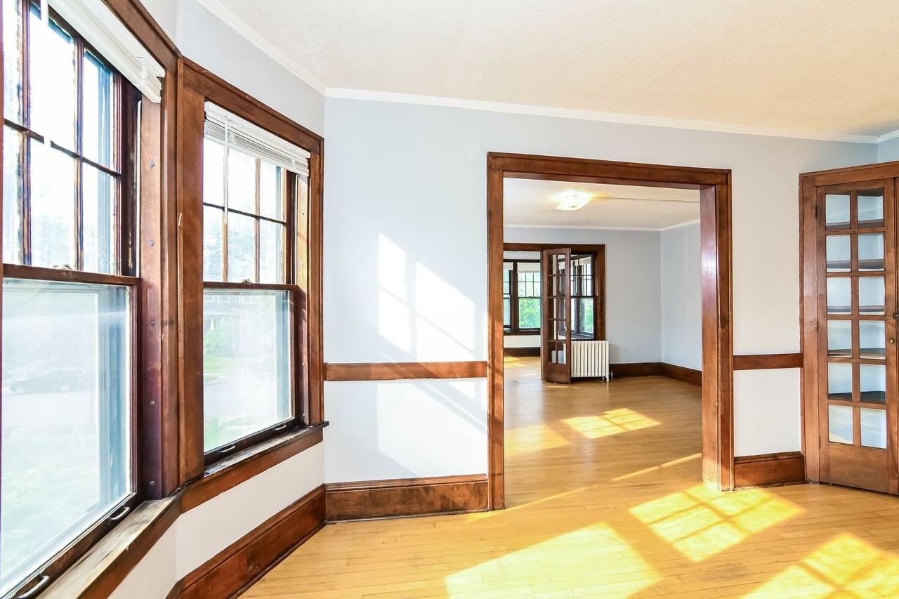 509 6th Street SE - Photo 3 of 47