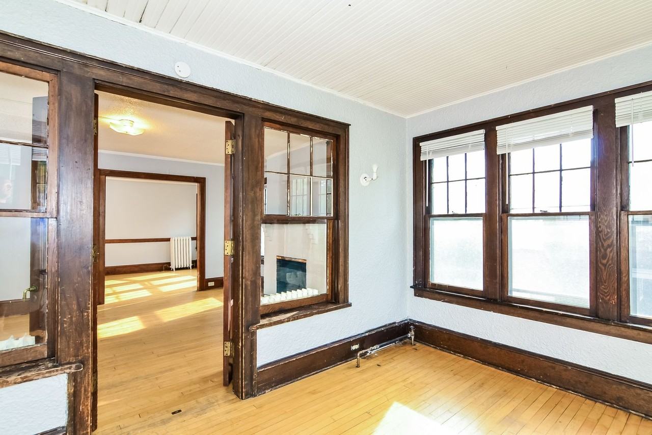 509 6th Street SE - Photo 4 of 47