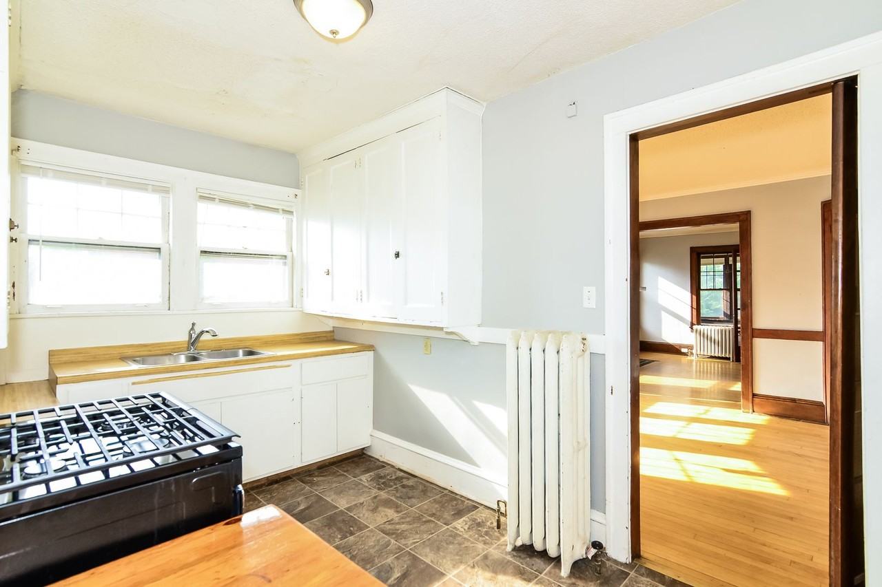 509 6th Street SE - Photo 5 of 47