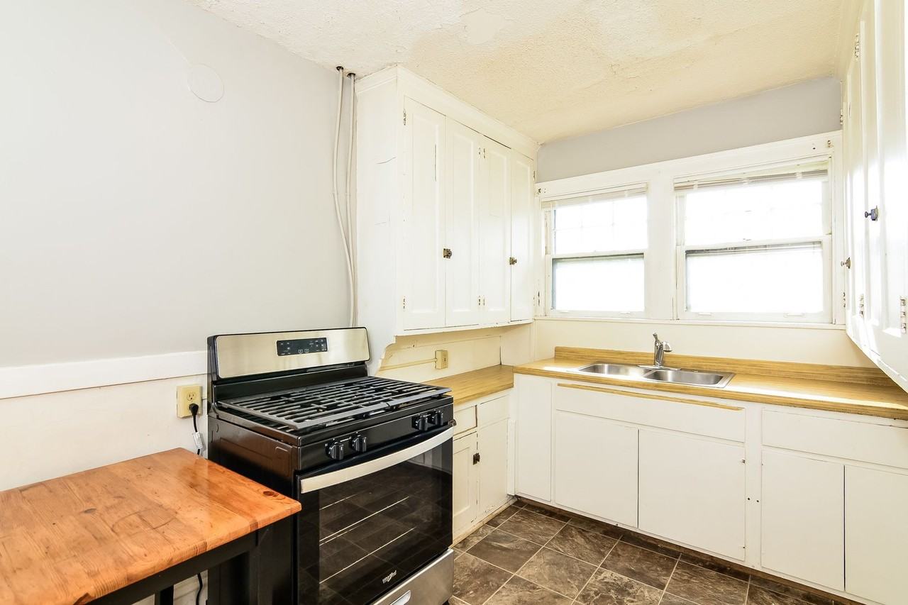 509 6th Street SE - Photo 6 of 47