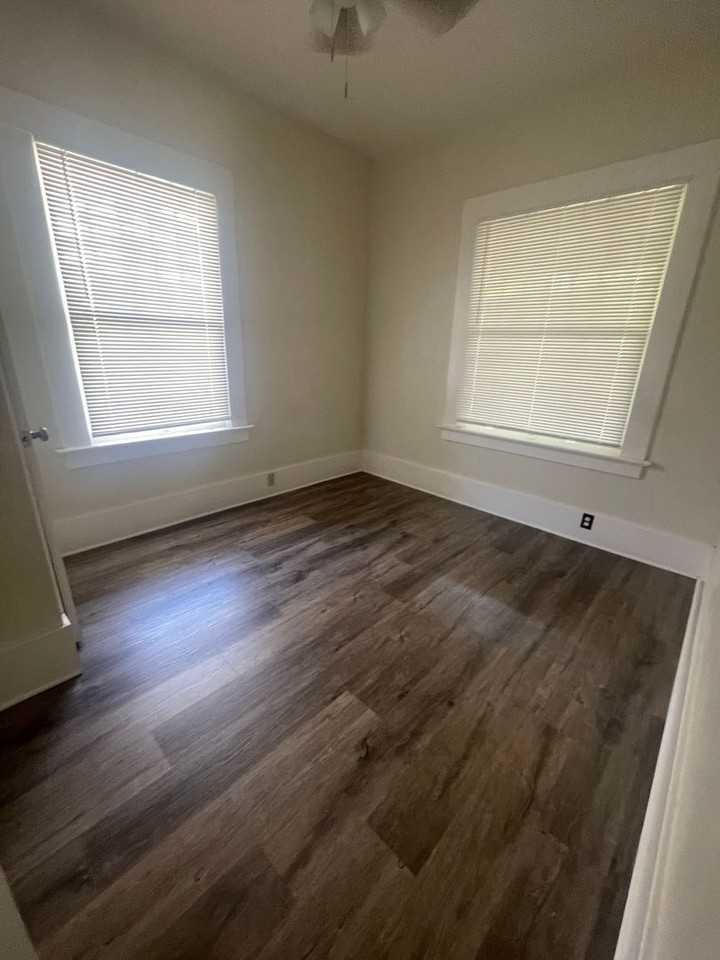 728 West 3rd Street - Photo 4 of 34