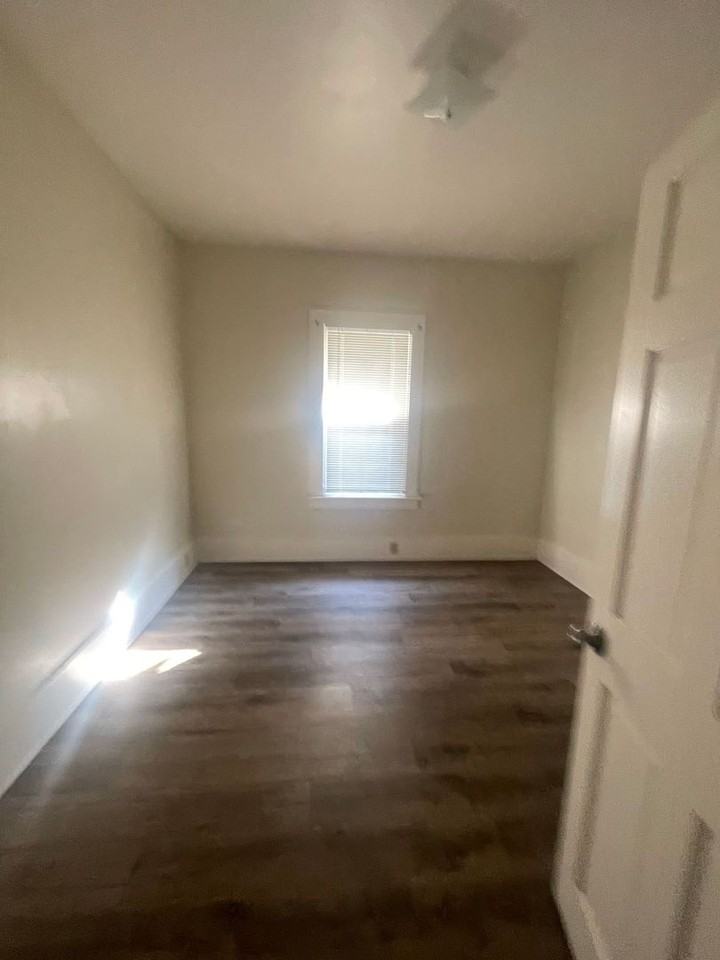 728 West 3rd Street - Photo 7 of 34