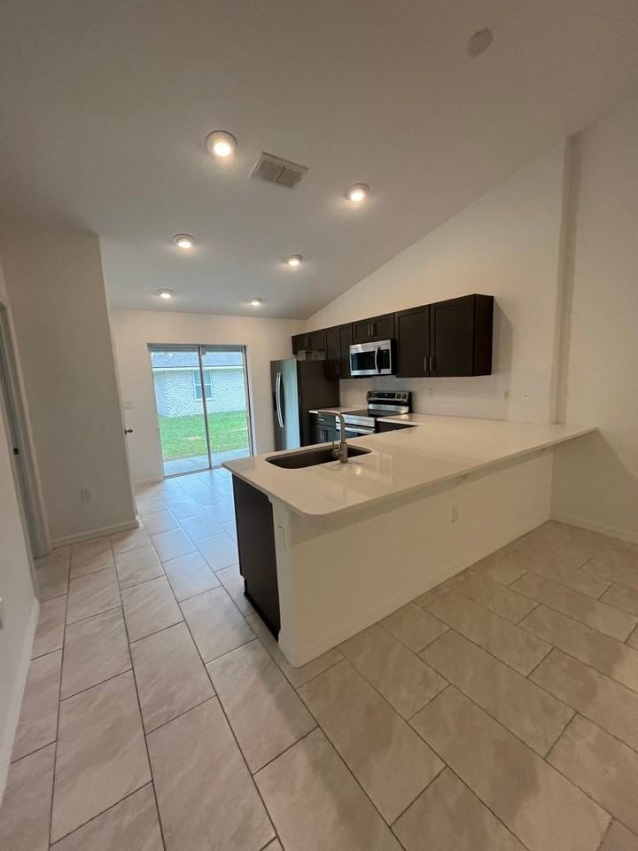 11 Union Ct #A - Photo 2 of 12