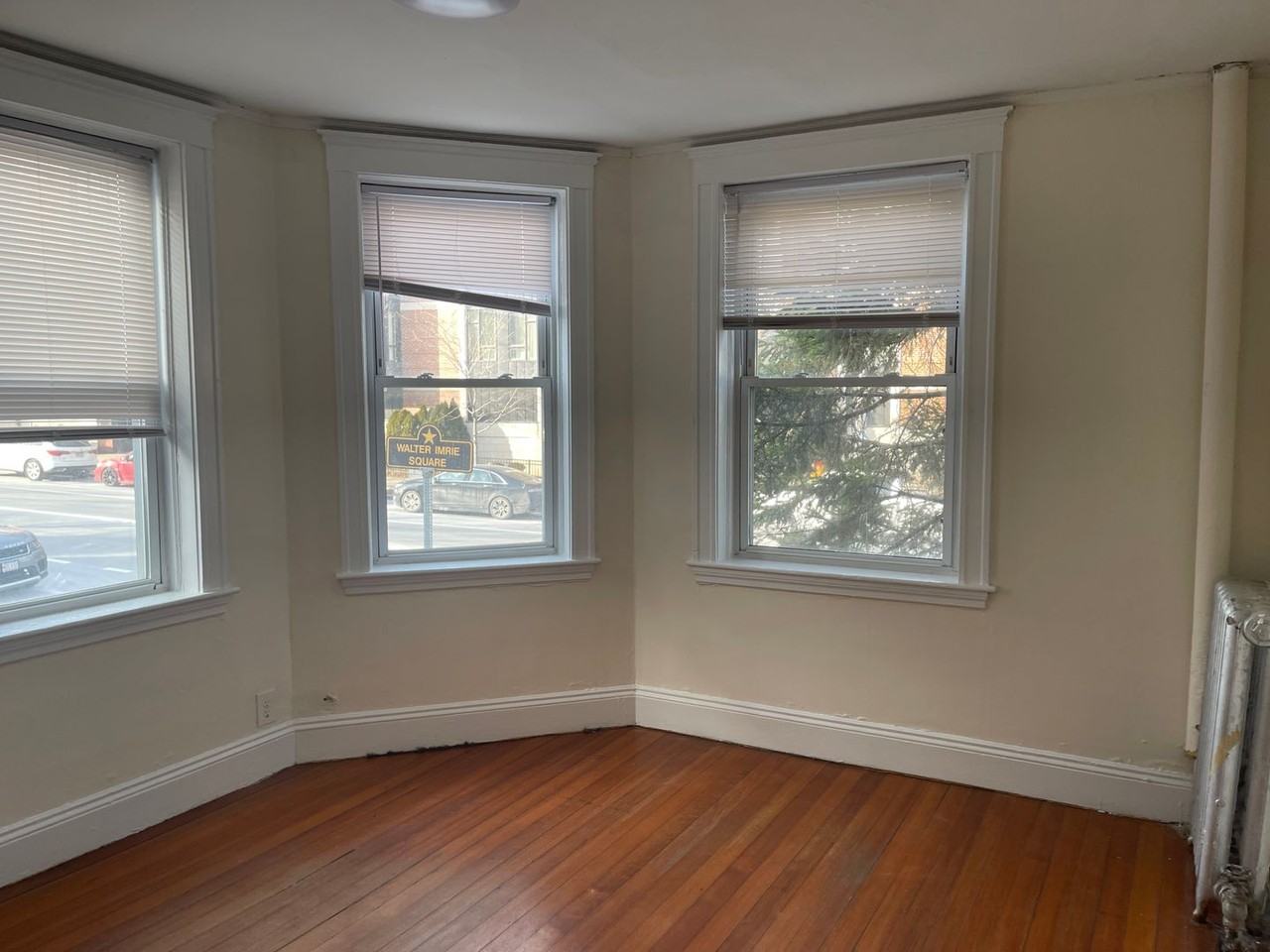 524 Cambridge St - Photo 2 of 11