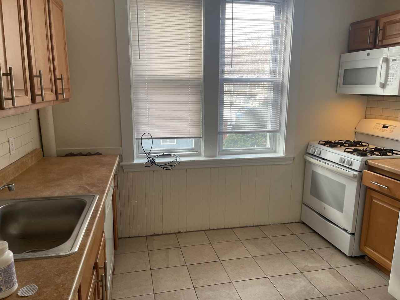 524 Cambridge St - Photo 4 of 11