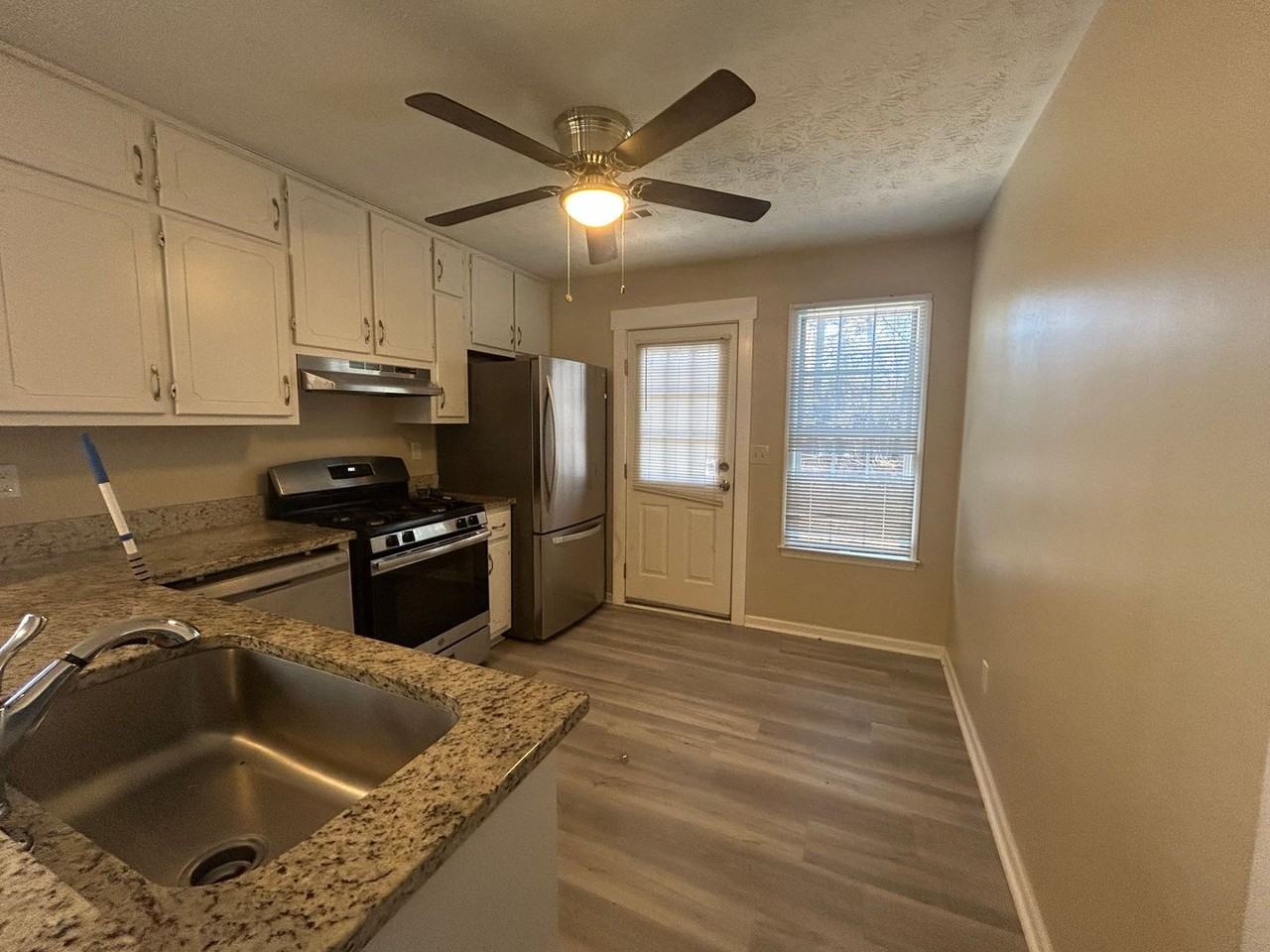 681 Senoia Rd Apt A - Photo 5 of 10