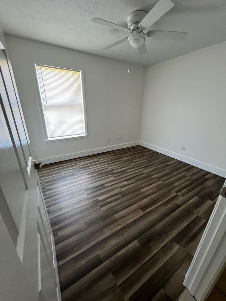 2603 Lagoon Knoll Drive #2 - Photo 4 of 8